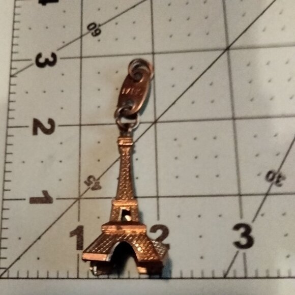 Eiffel Tower Pendant Charm Mini Figure Souvenir Paris France Gold Tone Metal - Picture 3 of 7